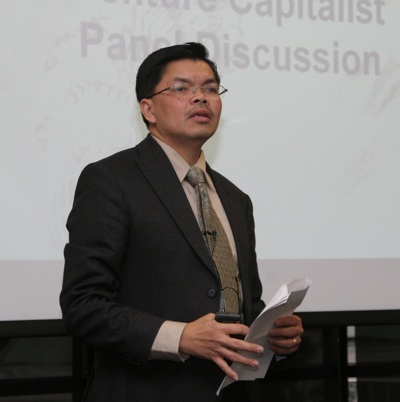 Lloyd Tran lecturing 